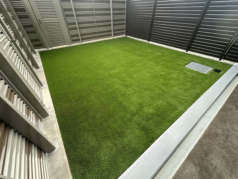 【大阪】吹田市 マンション専用庭の人工芝施工