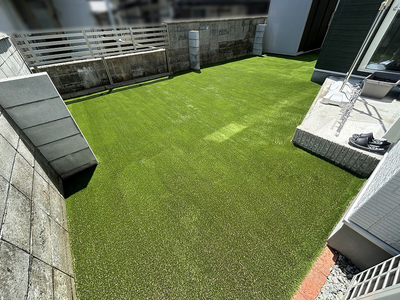 【奈良】大和郡山市 砂利庭を人工芝でリニューアル