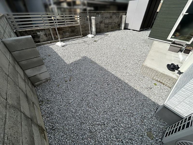 【奈良】大和郡山市 砂利庭を人工芝でリニューアル