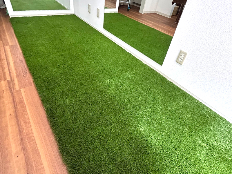 【兵庫】尼崎市 整骨院の室内運動スペースに人工芝