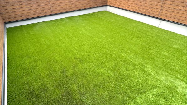 【大阪】大阪市 屋上テラスを人工芝でくつろぎ空間に