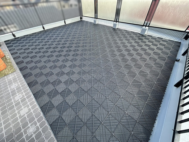 【兵庫】宝塚市 屋上テラスに人工芝ドッグランを施工