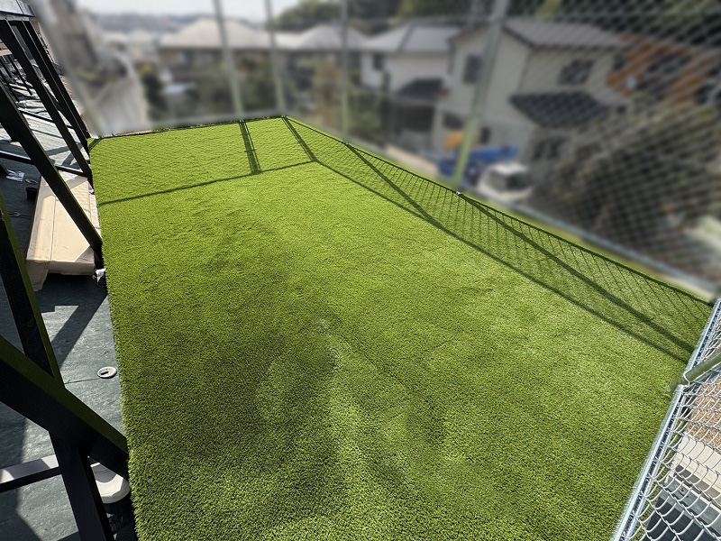 【大阪】箕面市 法面デッキにショックパッドと人工芝