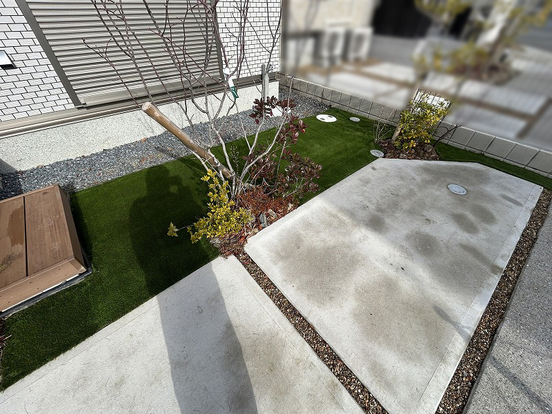 【大阪】箕面市 駐車場とお庭を人工芝に