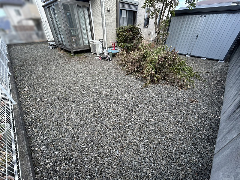 【京都】綴喜郡 砂利庭に人工芝と充填材でドッグラン施工