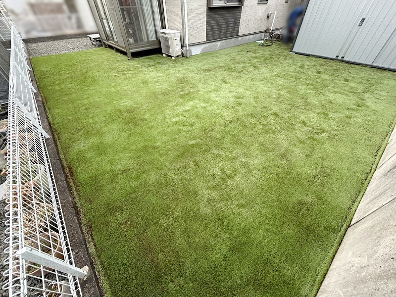 【京都】綴喜郡 砂利庭に人工芝と充填材でドッグラン施工