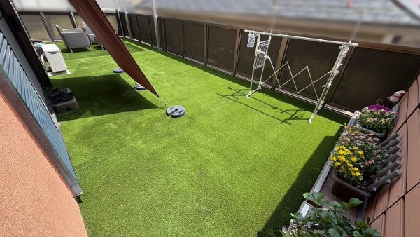 【大阪】柏原市 芝生シートから本格人工芝へベランダ施工