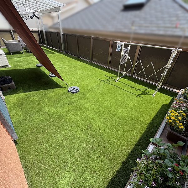 【大阪】柏原市 芝生シートから本格人工芝へベランダ施工