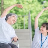 介護施設に人工芝はおすすめ？導入メリットと選び方を解説