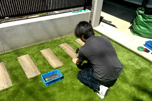 人工芝専門店グリーンプランニング京都南 作業の様子