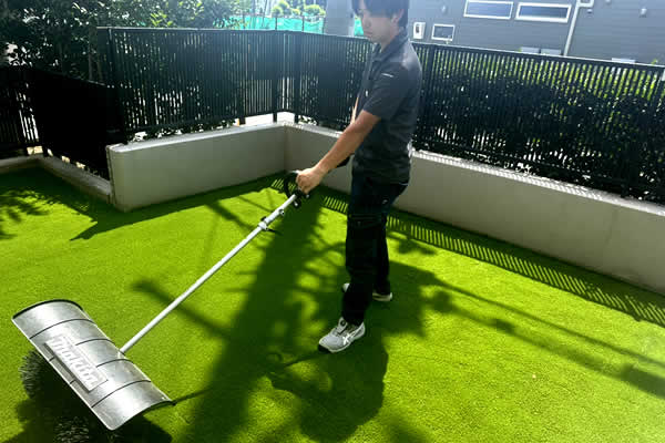 人工芝専門店グリーンプランニング京都南 仕上げ